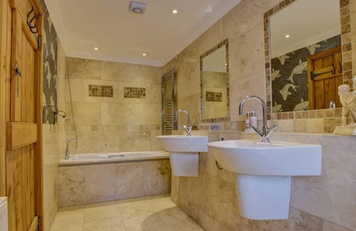 Llandudno Junction House | Llety'r Bryn in Llandudno Junction