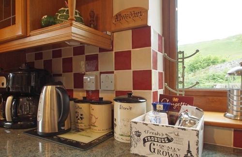 Aberdovey Ski Chalet | Llidiart y Llyn in the beautiful Tywyn