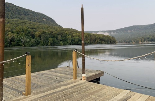 Chattanooga House | Llife on the River just minutes from exciting downtown Chattanooga, TN!