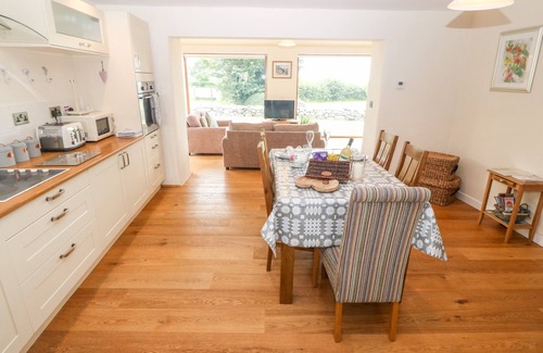 Llandwrog Cottage | LLOFFT YR YD, family friendly, with a garden in Dinas Dinlle