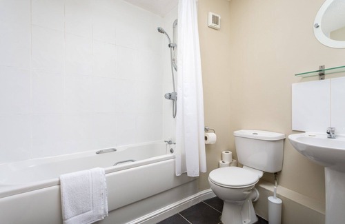 Cheltenham Apartment | Lloyd Close Cheltenham and Town Centre