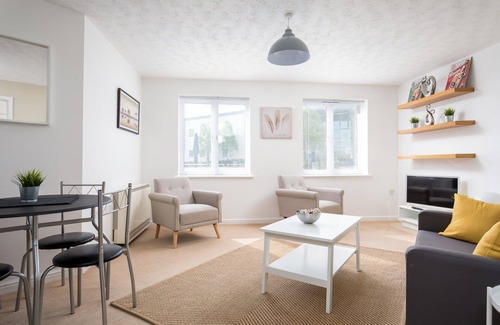 Cheltenham Apartment | Lloyd Close Cheltenham and Town Centre