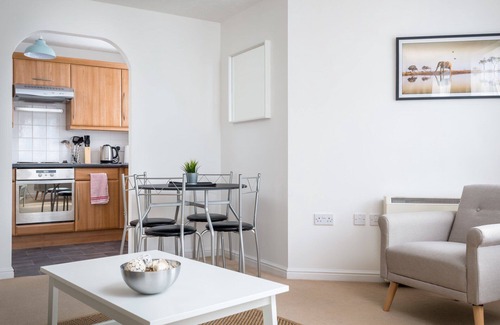 Cheltenham Apartment | Lloyd Close Cheltenham and Town Centre