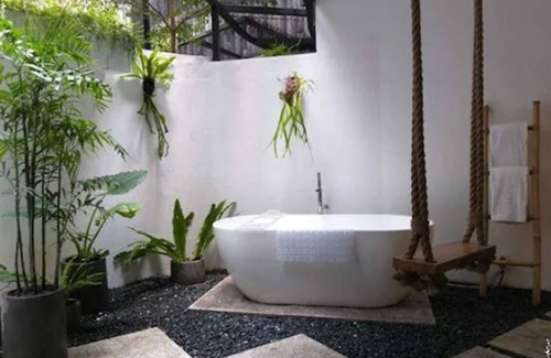 Seminyak Hotel | Lloyd's Inn Bali