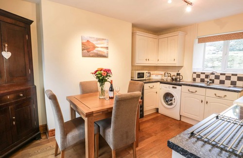 Dolgellau Cottage | LLWYN CELYN, family friendly, character holiday cottage in Brithdir