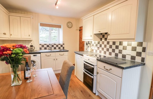 Dolgellau Cottage | LLWYN CELYN, family friendly, character holiday cottage in Brithdir