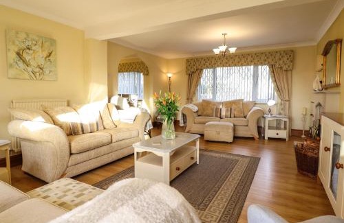 Talybont House | Llwyn Derw