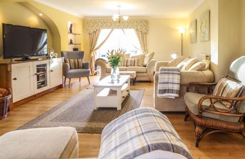 Talybont House | Llwyn Derw