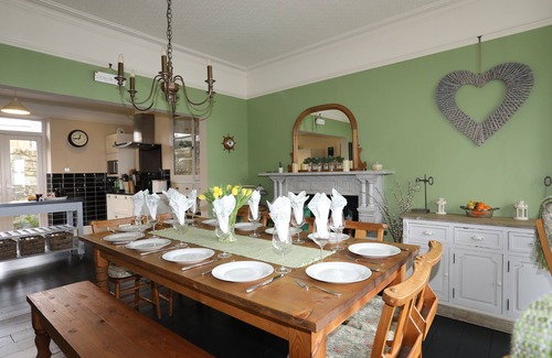 Criccieth House | LLWYN ONN, family friendly, country holiday cottage in Criccieth