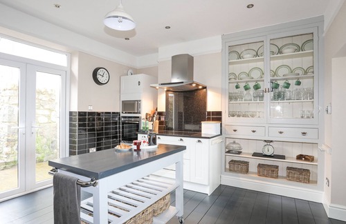 Criccieth House | LLWYN ONN, family friendly, country holiday cottage in Criccieth