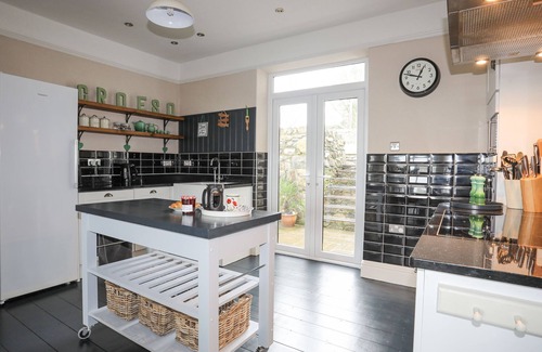 Criccieth House | LLWYN ONN, family friendly, country holiday cottage in Criccieth
