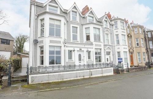 Criccieth House | Llwyn Onn