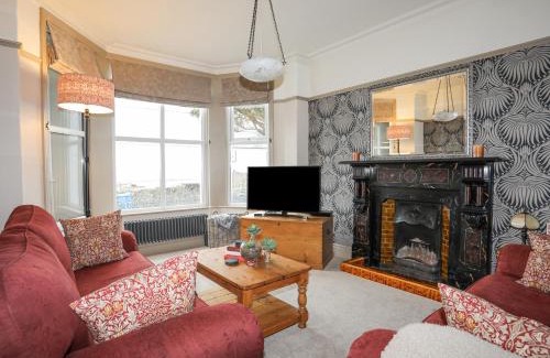 Criccieth House | Llwyn Onn