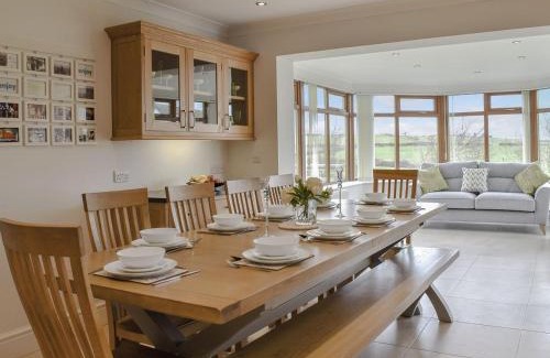 Cemaes Bay House | Llwyn Ysgaw