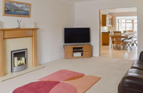 Cemaes Bay House | Llwyn Ysgaw