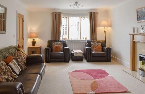 Cemaes Bay House | Llwyn Ysgaw