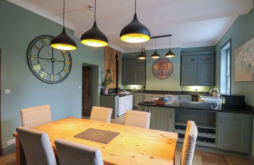 Llanwrtyd Wells Cottage | LLWYNDERW HALL, pet friendly, with open fire in Llanwrtyd Wells