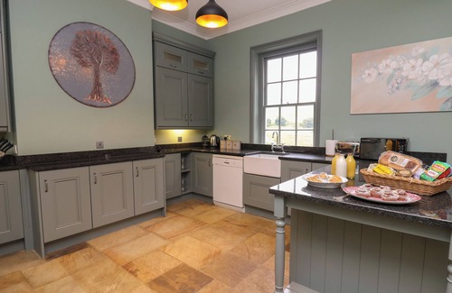 Llanwrtyd Wells Cottage | LLWYNDERW HALL, pet friendly, with open fire in Llanwrtyd Wells