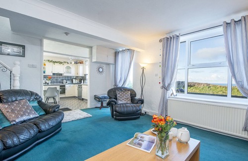 Haverfordwest Cottage | Llwyndyrys, Holiday Cottage Square and Compass, Sleeps 4, 2 bedrooms, bathrooms