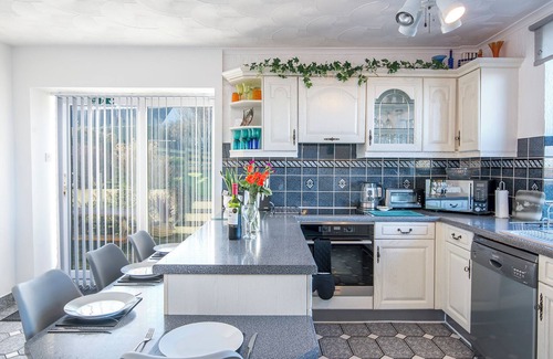 Haverfordwest Cottage | Llwyndyrys, Holiday Cottage Square and Compass, Sleeps 4, 2 bedrooms, bathrooms