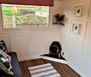 Cowbridge Cabin | Llwynhelig House Railway Carriage - Delightful Cowbridge Railway Carriage with Hot Tub