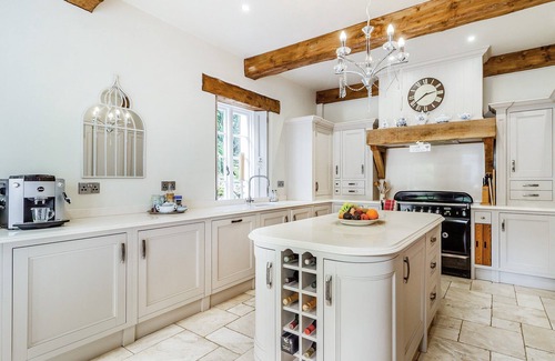 Cowbridge Cottage | Llwynhelig House - UK46395