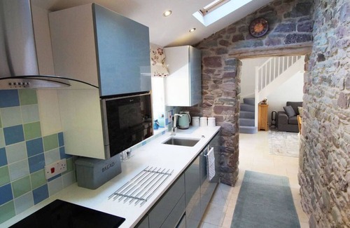 Llangadog Ski Chalet | Llwynrhosser in the beautiful Llangadog