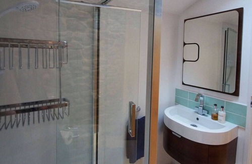 Llangadog Ski Chalet | Llwynrhosser in the beautiful Llangadog