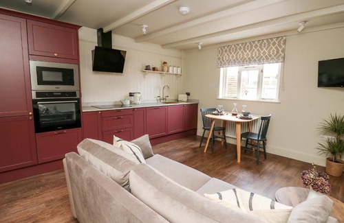 Bow Street House | Llygad Y Dydd