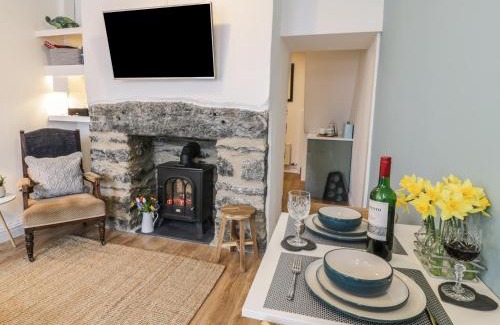 Borth-y-Gest House | Llys Madoc