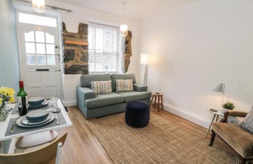 Borth-y-Gest House | Llys Madoc