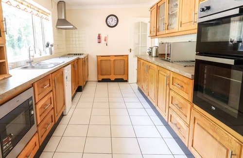 Ruabon Cottage | LLYS OFFA, pet friendly, luxury holiday cottage, with pool in Ruabon