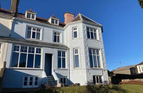 Criccieth House | Llys Owen