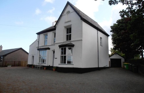 Menai Bridge House | Llys Tegfan Apartment