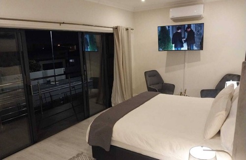 Bloubergstrand House | LND GUEST HOUSE