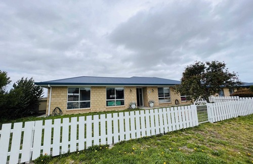 Waterhouse House | Lo Quay - Pet Friendly Outside