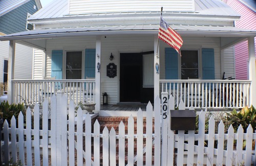 Southport Cottage | Loaded Luxury Large Historic Cottage-Heart of Historic District-Near Waterfront