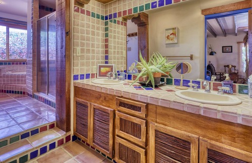 Alamedan Valley Apartment | LOBA LUNA Bed and Breakfast-Charming Albuquerque B&B -Bundle Rooms