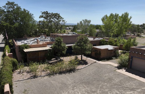 Alamedan Valley Bed & Breakfast | Loba Luna Bed & Breakfast - Charming Albuquerque B&B - Mariposa