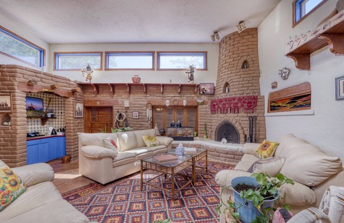 Alamedan Valley Bed & Breakfast | Loba Luna Bed & Breakfast - Charming Albuquerque B&B - Mariposa