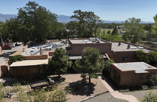 Alamedan Valley Bed & Breakfast | Loba Luna Bed & Breakfast -Diosa Verde-Charming Albuquerque B&B - Diosa Verde