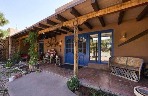 Alamedan Valley Bed & Breakfast | Loba Luna Bed & Breakfast -Diosa Verde-Charming Albuquerque B&B - Diosa Verde