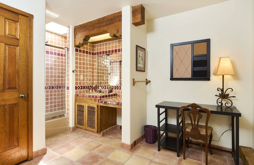 Alamedan Valley Bed & Breakfast | Loba Luna Bed & Breakfast - Charming Albuquerque B&B - Caballero Rojo