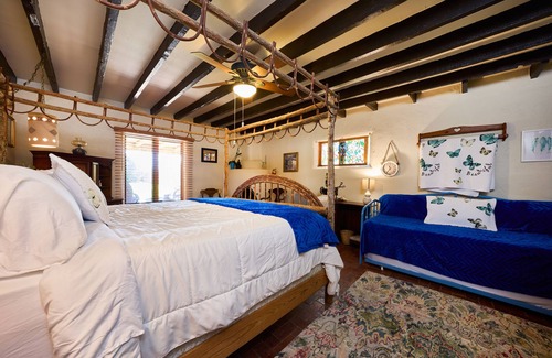 Alamedan Valley Bed & Breakfast | Loba Luna Bed & Breakfast