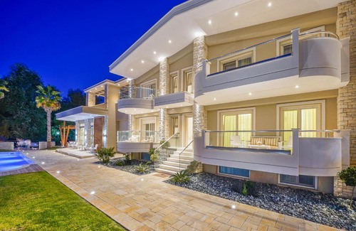 Golden Beach Apartment | Lobelia Luxury Suites