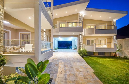 Golden Beach Apartment | Lobelia Luxury Suites
