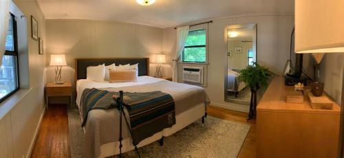 Eureka Springs House | Loblolly Pines Adventure Cabin 2 King