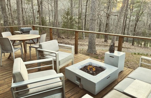 Mena Cabin | Loblolly Pines Cabin - A modern retreat on 6 acres