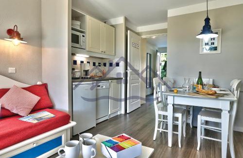 Guilvinec Apartment | LocaLise au Guilvinec - B5 - Plain-pied avec piscine et jardin - Tout à pied, plage, port, centre, commerces, marché - Wifi inclus - Linge de lit inclus - Animaux bienvenus