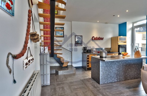 Finistere House | Localise - La Maison Bleue Avec Extérieur Entièrement Clos